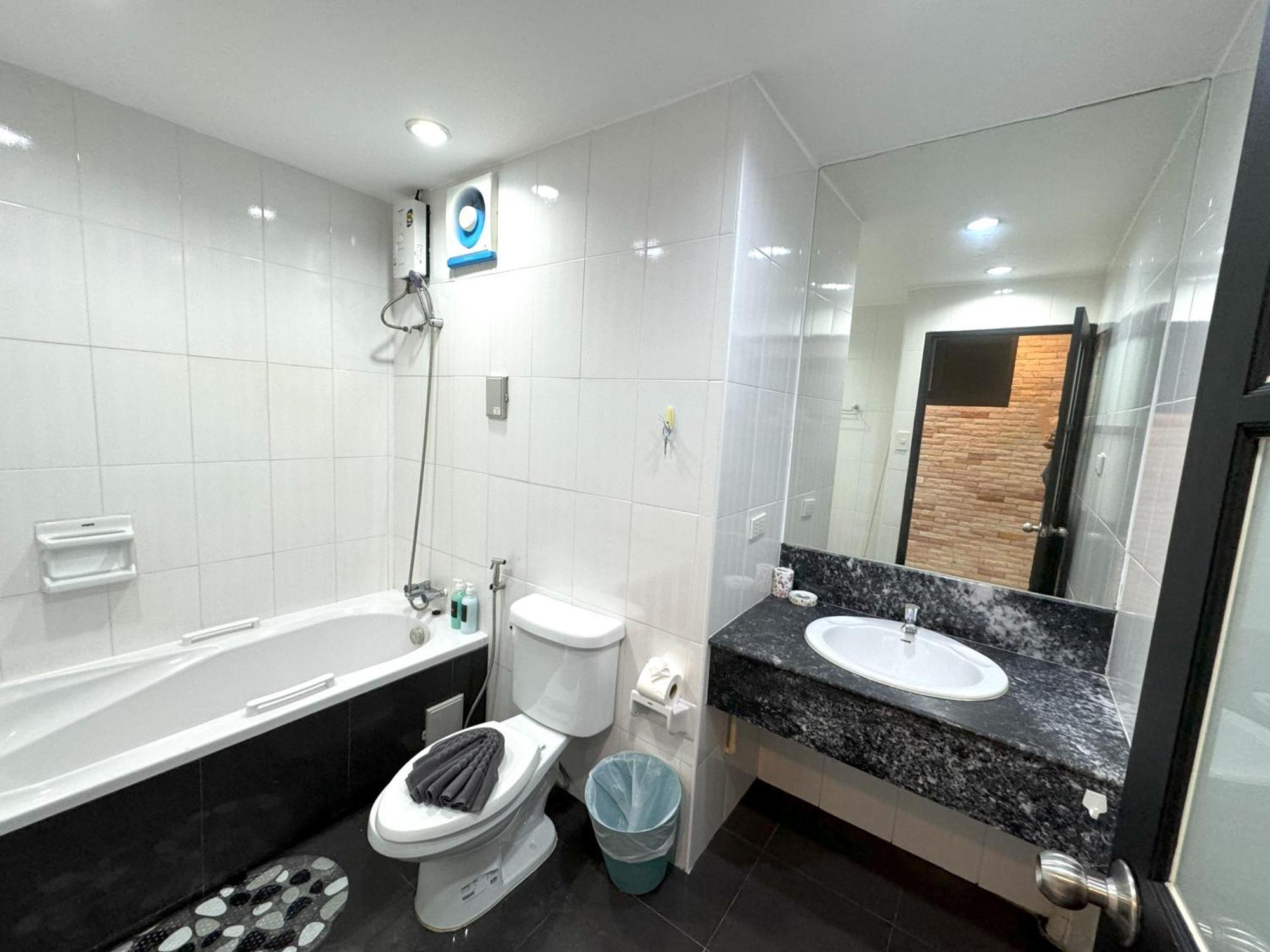 Patong Tower Apartment By Lofty 外观 照片